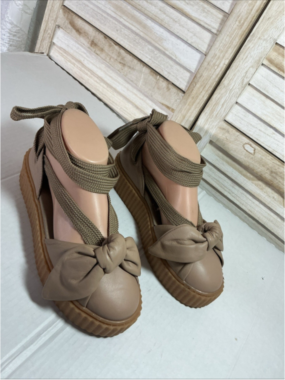puma x fenty by rihanna shoes Size 7 In New Condition With Out Box